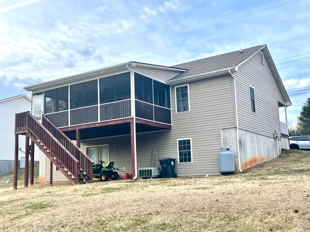 1745 Whitfield DR, Bedford, VA 24523