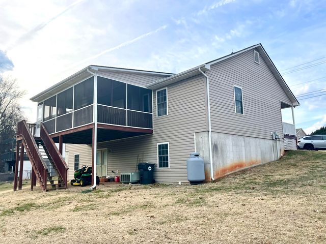 1745 Whitfield DR, Bedford, VA 24523