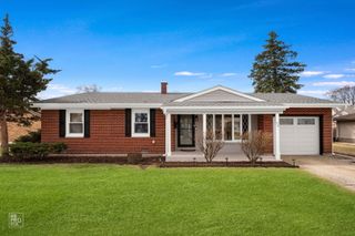 678 Middlebury Lane, Elk Grove Village, IL 60007