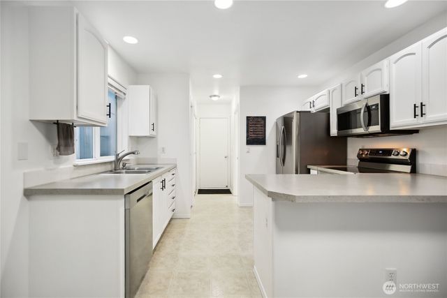 8906 161st Street E, Puyallup, WA 98375