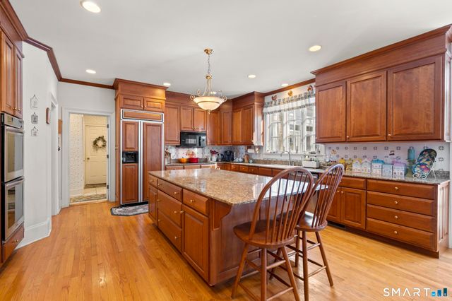 9 Perkins Road, Woodbridge, CT 06525