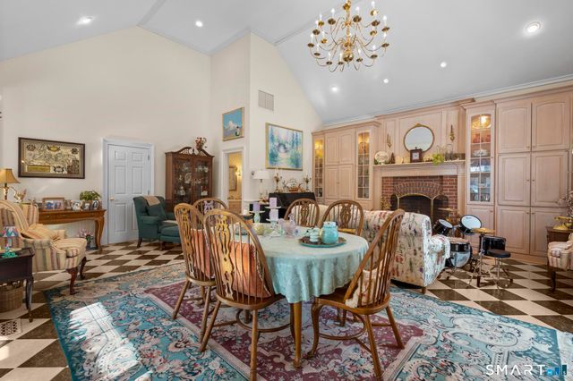 9 Perkins Road, Woodbridge, CT 06525