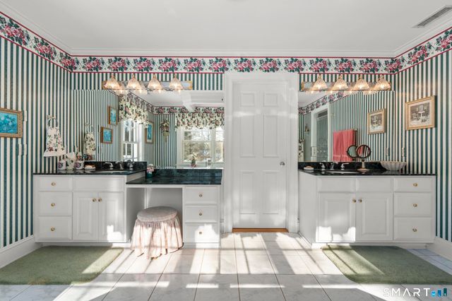 9 Perkins Road, Woodbridge, CT 06525