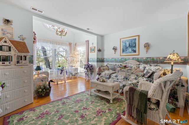 9 Perkins Road, Woodbridge, CT 06525