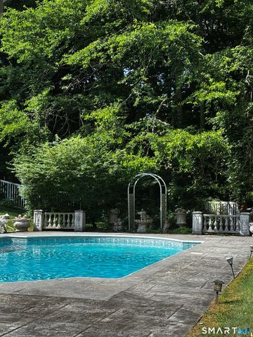 9 Perkins Road, Woodbridge, CT 06525