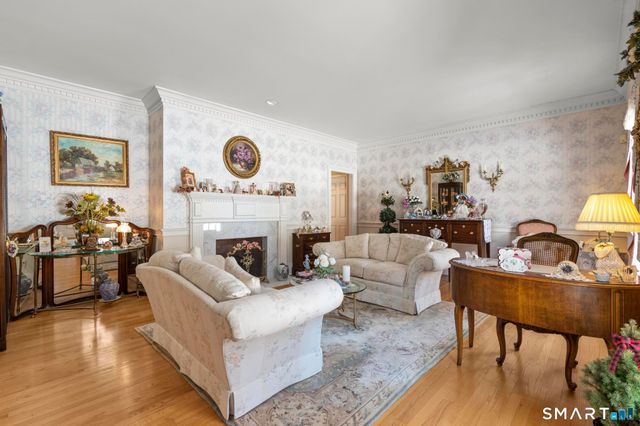 9 Perkins Road, Woodbridge, CT 06525