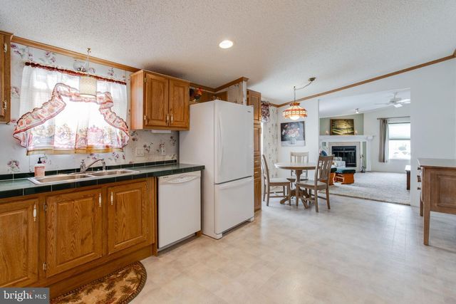 142 TULIP CIR, Ephrata, PA 17522