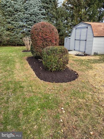 142 TULIP CIR, Ephrata, PA 17522