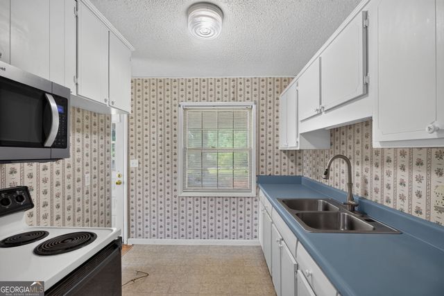 55 E Greenwood Drive, Carrollton, GA 30117