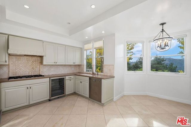 2042 Palisades Drive, Pacific Palisades, CA 90272