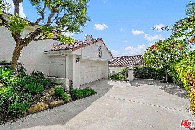 2042 Palisades Drive, Pacific Palisades, CA 90272