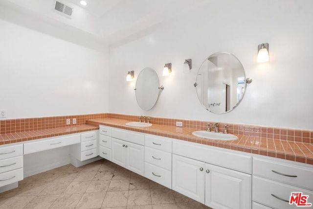 2042 Palisades Drive, Pacific Palisades, CA 90272