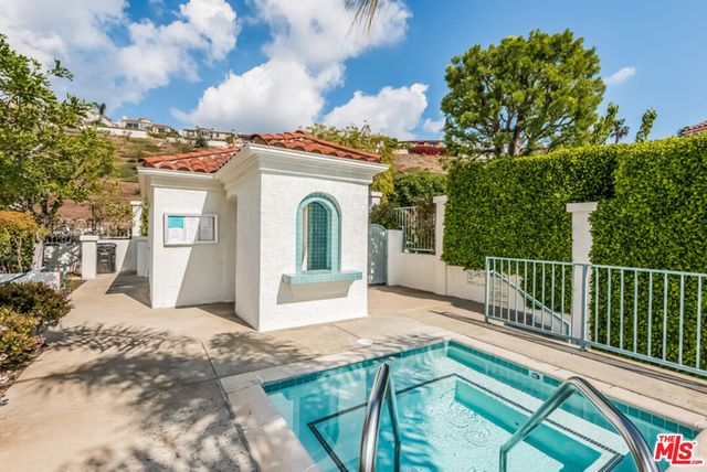 2042 Palisades Drive, Pacific Palisades, CA 90272