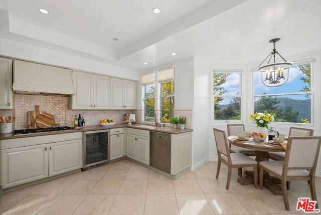 2042 Palisades Drive, Pacific Palisades, CA 90272