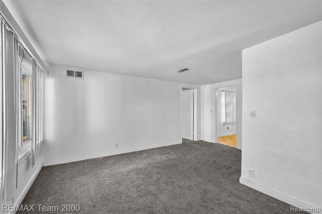 6627 Mayburn Street, Dearborn Heights, MI 48127