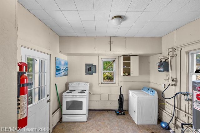 6627 Mayburn Street, Dearborn Heights, MI 48127