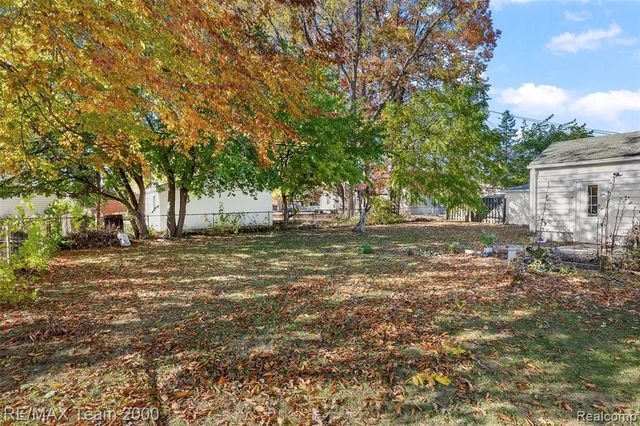 6627 Mayburn Street, Dearborn Heights, MI 48127