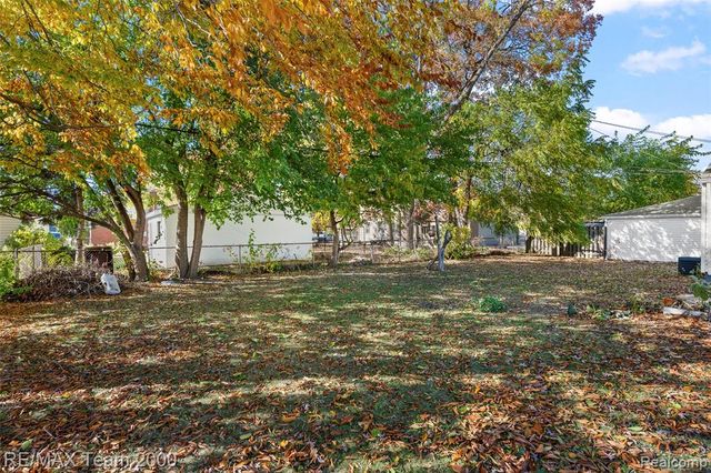 6627 Mayburn Street, Dearborn Heights, MI 48127