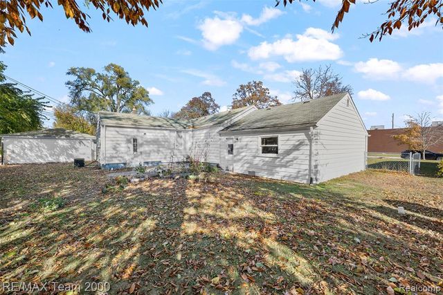 6627 Mayburn Street, Dearborn Heights, MI 48127