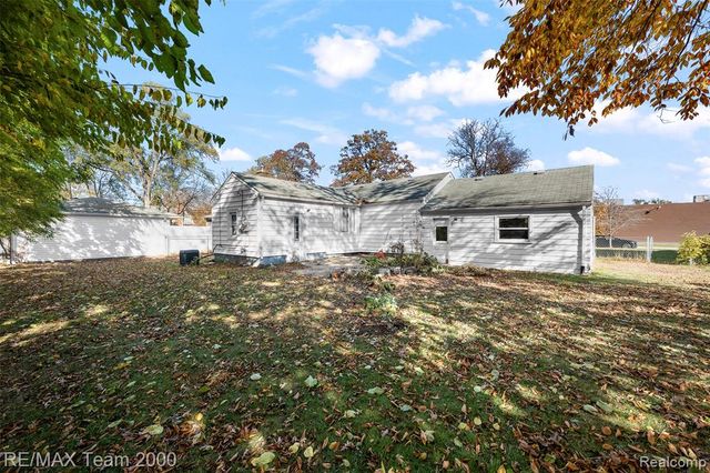 6627 Mayburn Street, Dearborn Heights, MI 48127