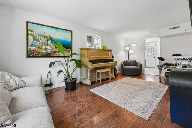 21 Howard Pl, Waldwick Boro, NJ 07463