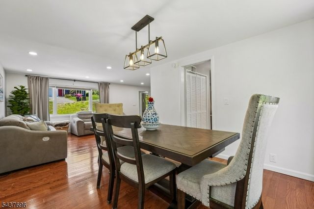 21 Howard Pl, Waldwick Boro, NJ 07463