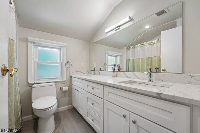 21 Howard Pl, Waldwick Boro, NJ 07463