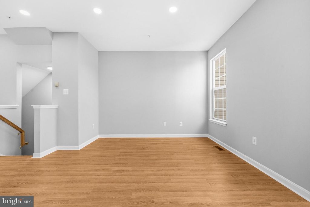Image 12 of property listing at 10278 HOUSELY PL, White Plains, MD 20695