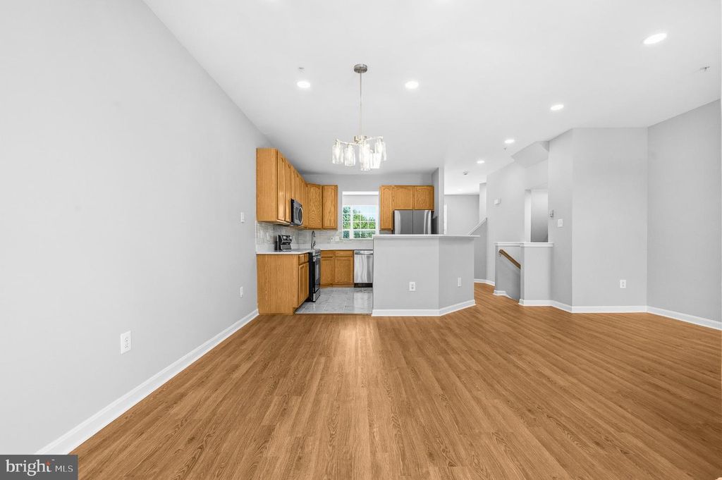 Image 13 of property listing at 10278 HOUSELY PL, White Plains, MD 20695