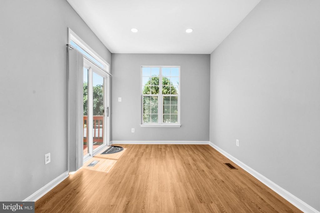 Image 14 of property listing at 10278 HOUSELY PL, White Plains, MD 20695