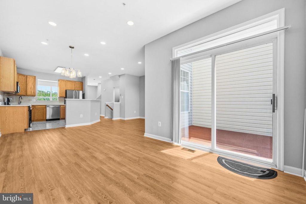 Image 15 of property listing at 10278 HOUSELY PL, White Plains, MD 20695