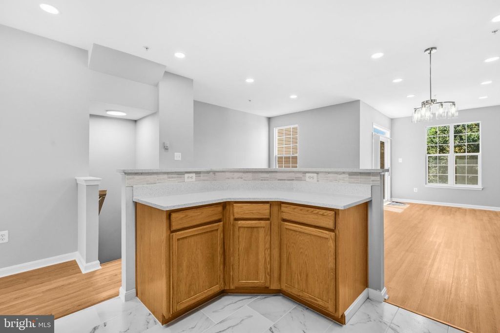 Image 17 of property listing at 10278 HOUSELY PL, White Plains, MD 20695