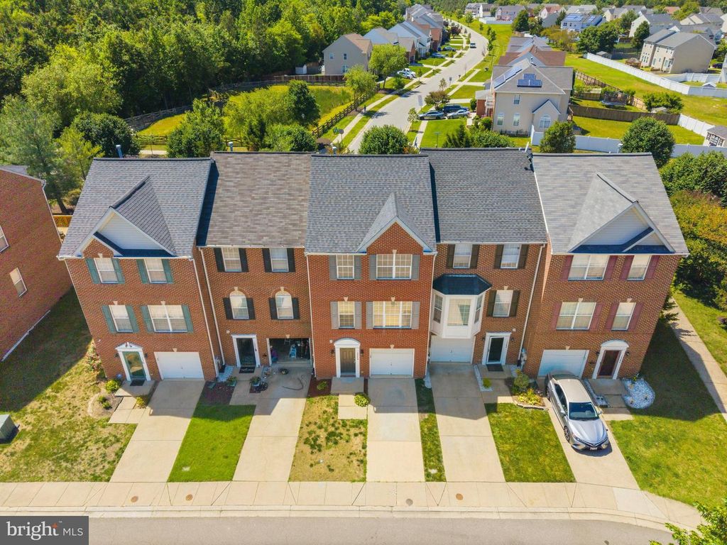 Image 2 of property listing at 10278 HOUSELY PL, White Plains, MD 20695