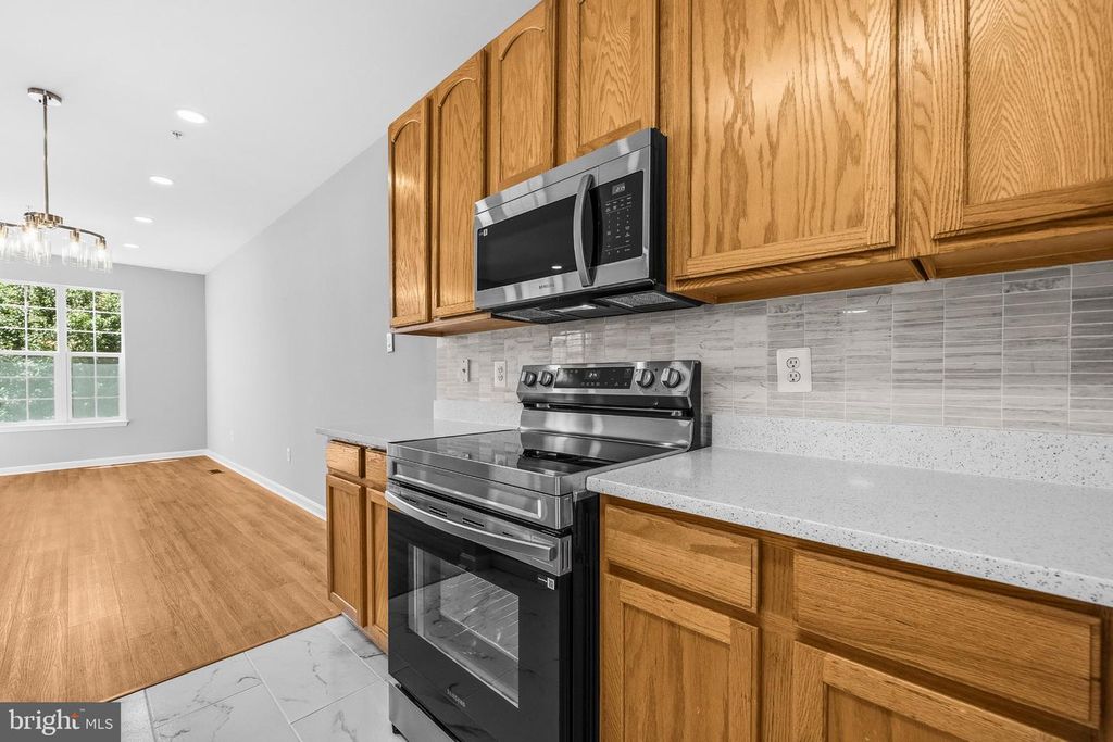 Image 21 of property listing at 10278 HOUSELY PL, White Plains, MD 20695