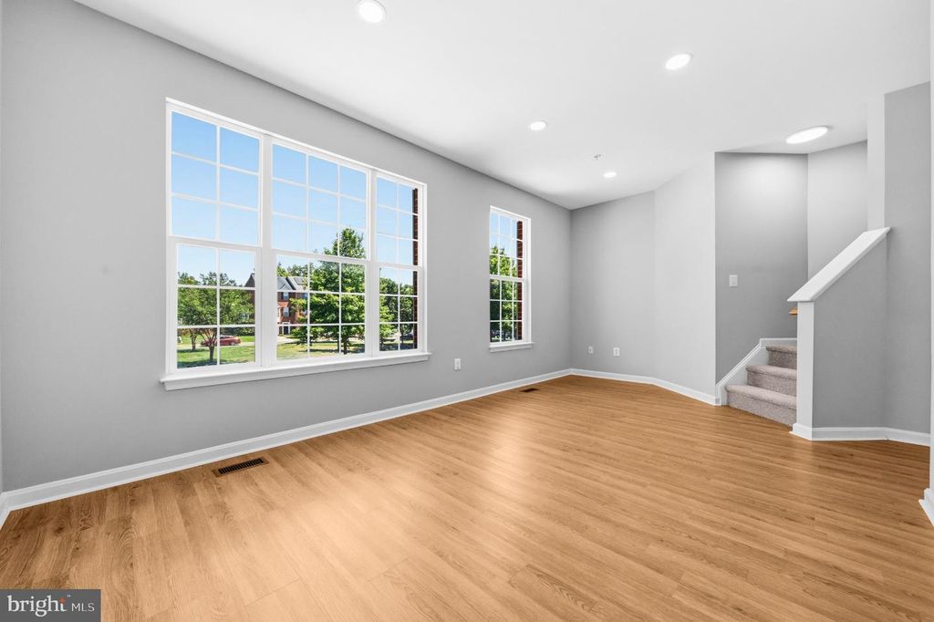 Image 23 of property listing at 10278 HOUSELY PL, White Plains, MD 20695