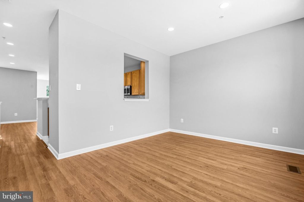Image 24 of property listing at 10278 HOUSELY PL, White Plains, MD 20695