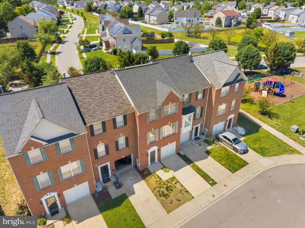 Image 3 of property listing at 10278 HOUSELY PL, White Plains, MD 20695