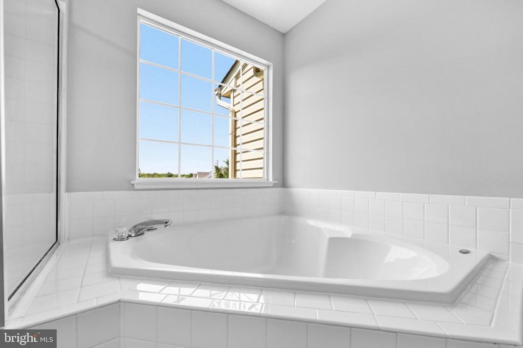 Image 35 of property listing at 10278 HOUSELY PL, White Plains, MD 20695