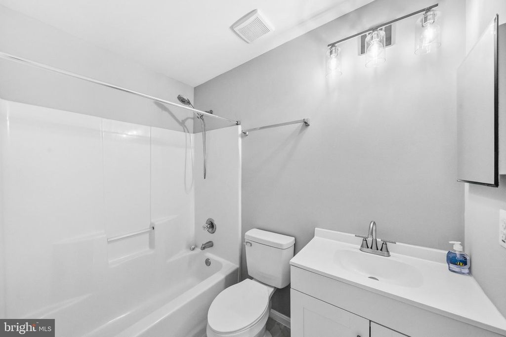 Image 41 of property listing at 10278 HOUSELY PL, White Plains, MD 20695