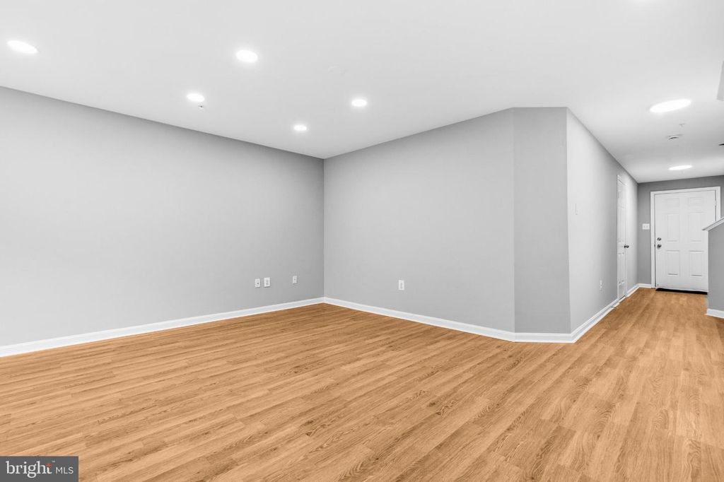 Image 43 of property listing at 10278 HOUSELY PL, White Plains, MD 20695