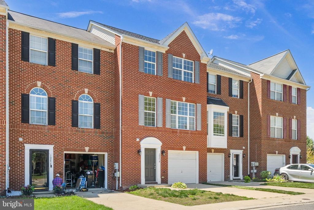 Image 6 of property listing at 10278 HOUSELY PL, White Plains, MD 20695