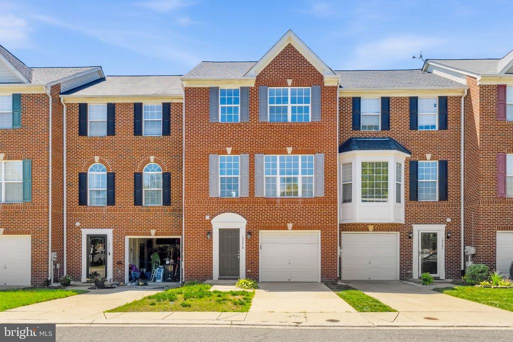 Image 7 of property listing at 10278 HOUSELY PL, White Plains, MD 20695
