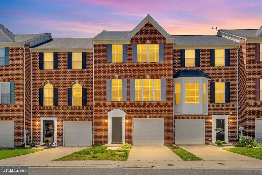 Image 8 of property listing at 10278 HOUSELY PL, White Plains, MD 20695