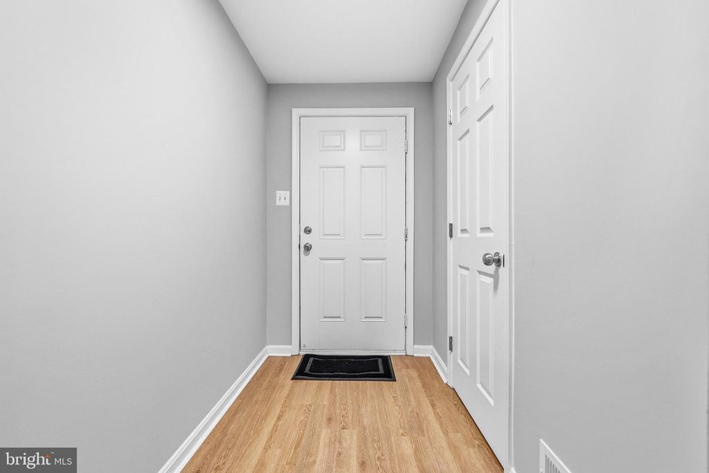 Image 9 of property listing at 10278 HOUSELY PL, White Plains, MD 20695