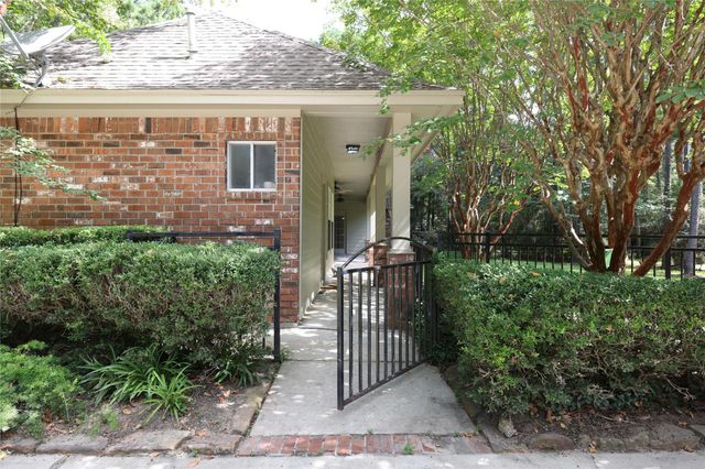 10034 Crestwater Circle, Magnolia, TX 77354