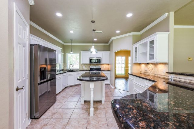 10034 Crestwater Circle, Magnolia, TX 77354