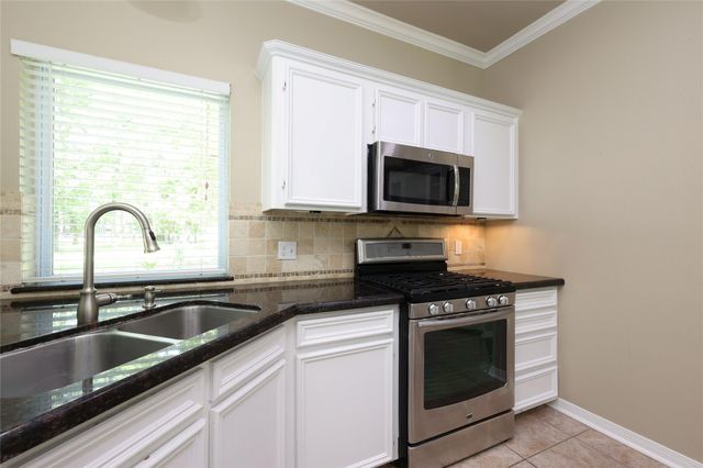 10034 Crestwater Circle, Magnolia, TX 77354