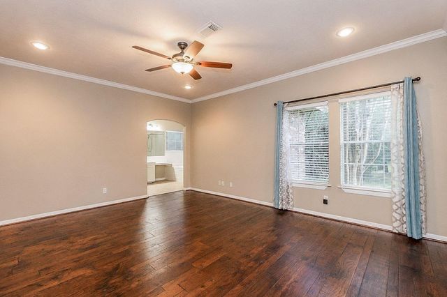 10034 Crestwater Circle, Magnolia, TX 77354