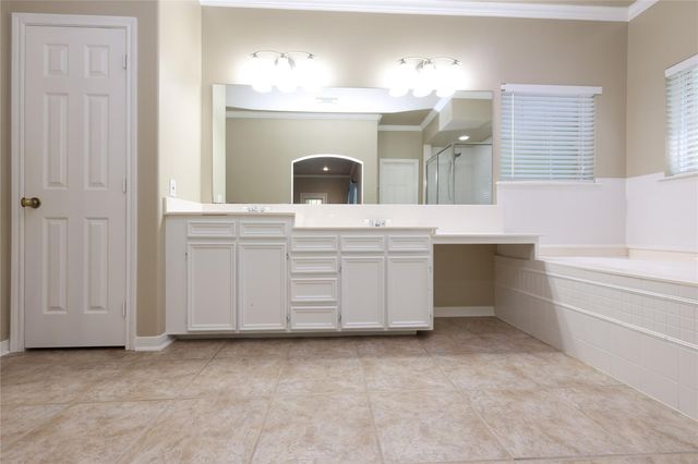 10034 Crestwater Circle, Magnolia, TX 77354