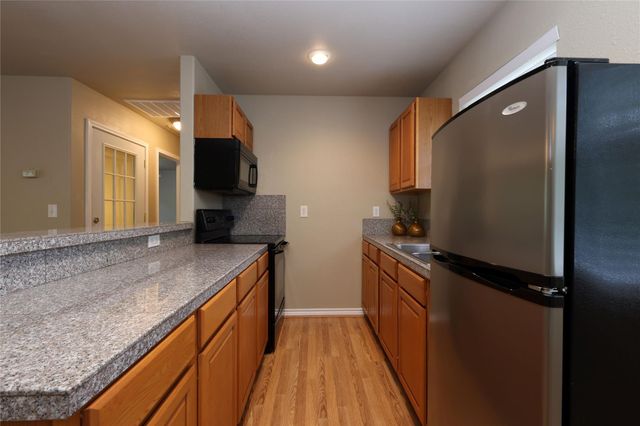 10034 Crestwater Circle, Magnolia, TX 77354
